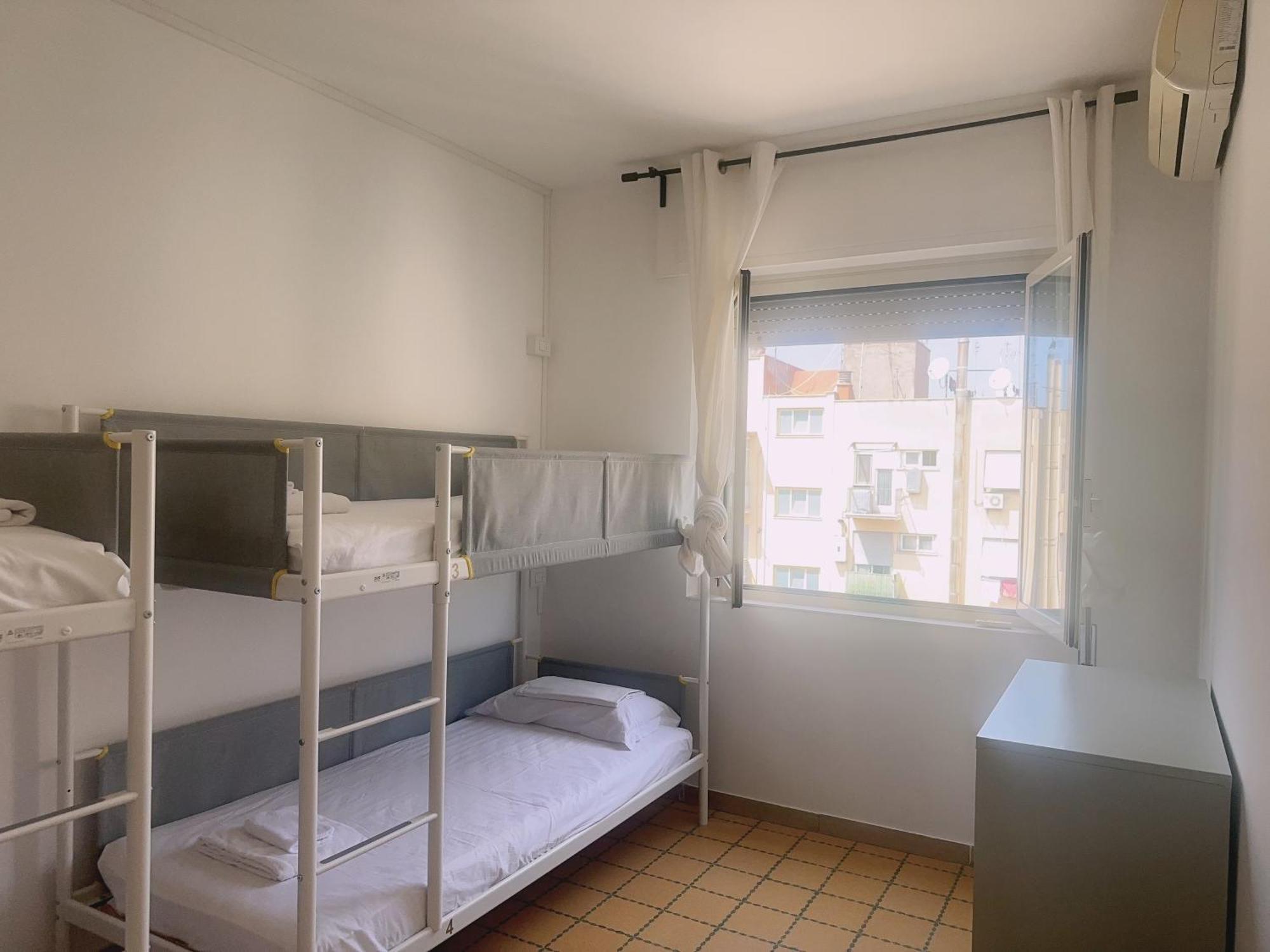 Hostel Lisa House *